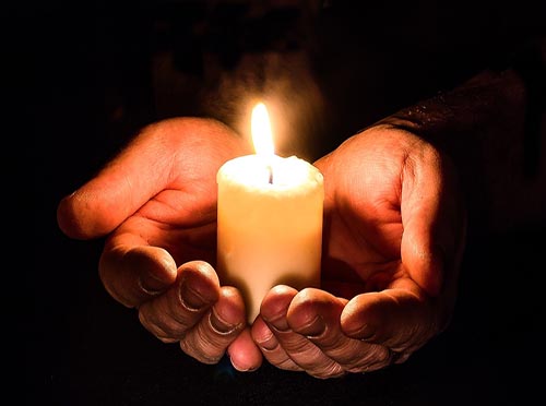 light a candle 500x372 light a candle 500x372